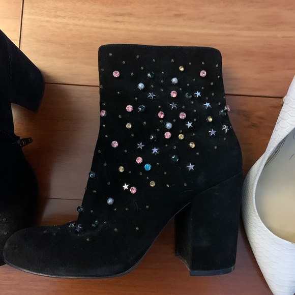 Lot of Shoes! - Picture 7 of 8